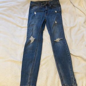 Distressed denim skinny jeans